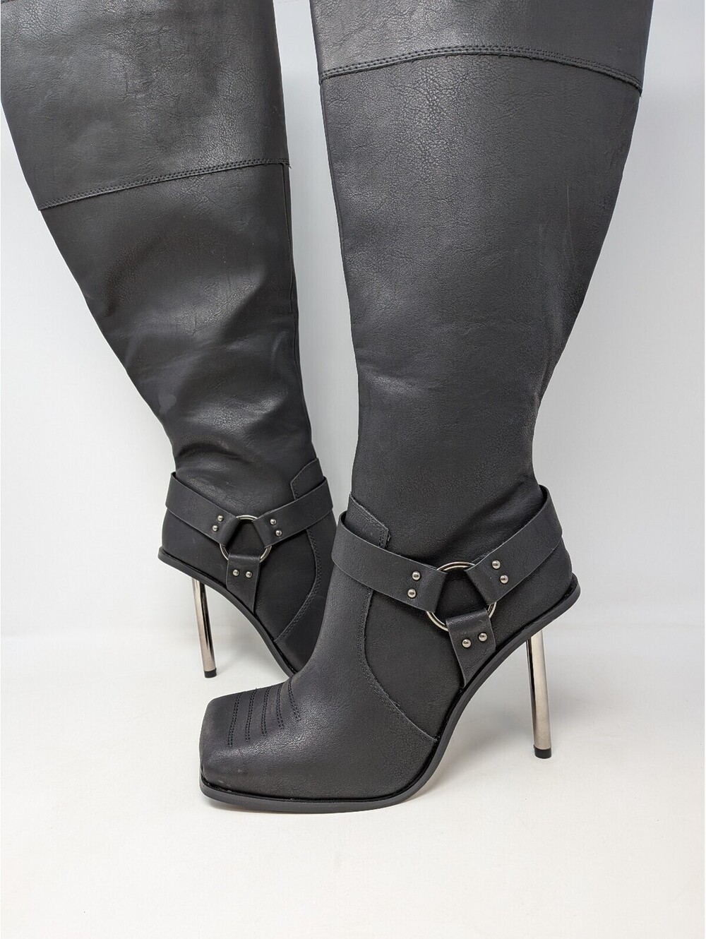 Lemonade Ellery Size 8 Black Knee-High Stiletto Harness Boots